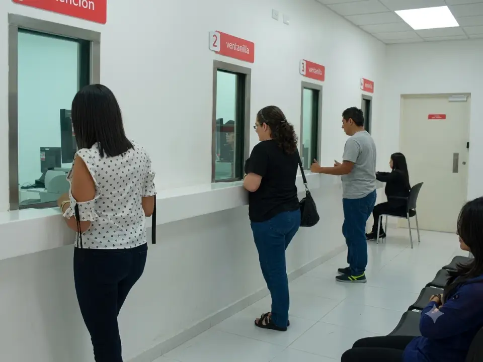 Pueden los bancos llamar a tus referencias para cobrarte?