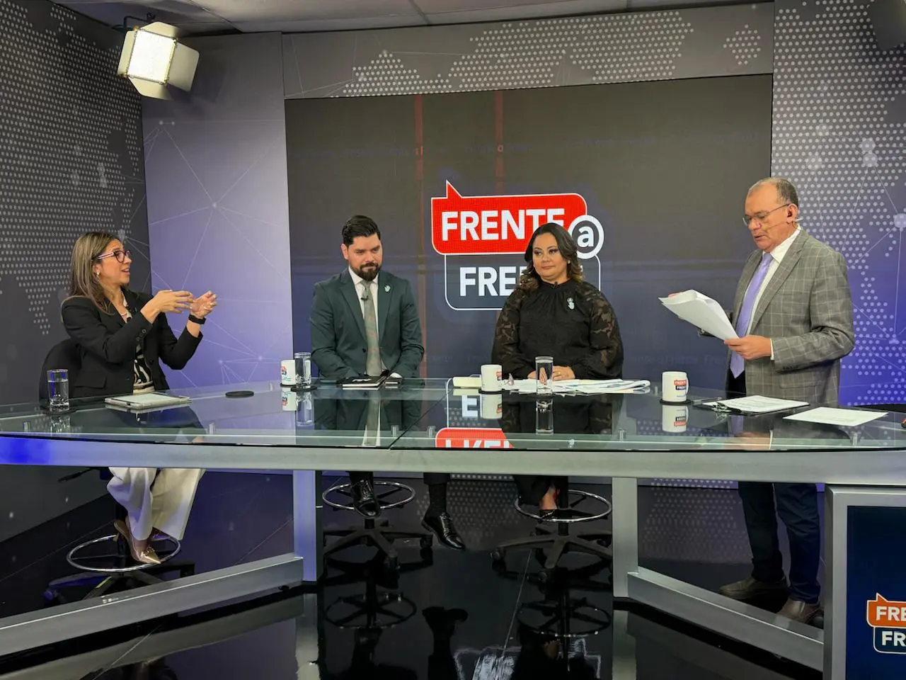 INVITADOS DE FRENTE A FRENTE