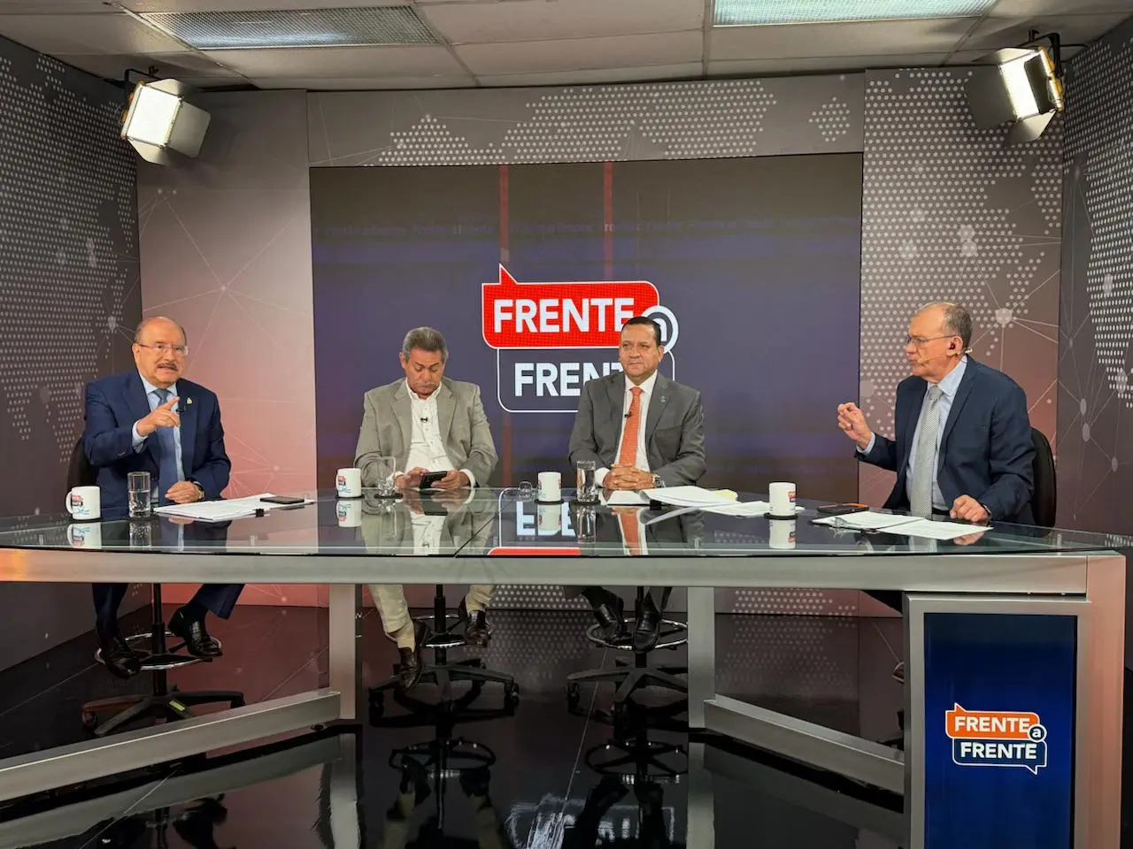 INVITADOS DE FRENTE A FRENTE
