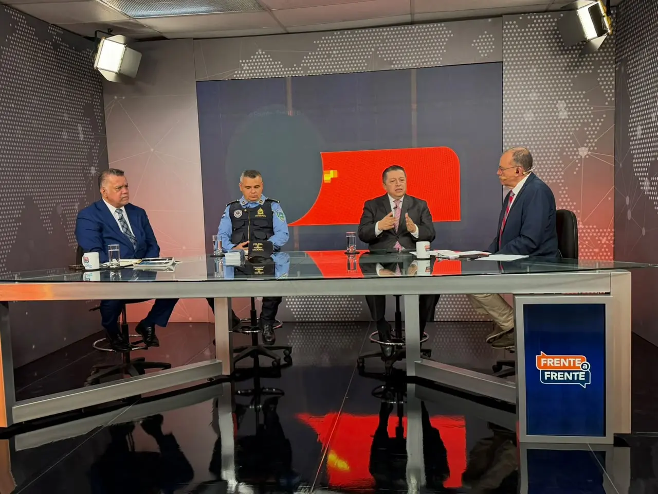 INVITADOS DE FRENTE A FRENTE