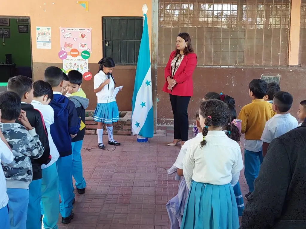 niños en acto