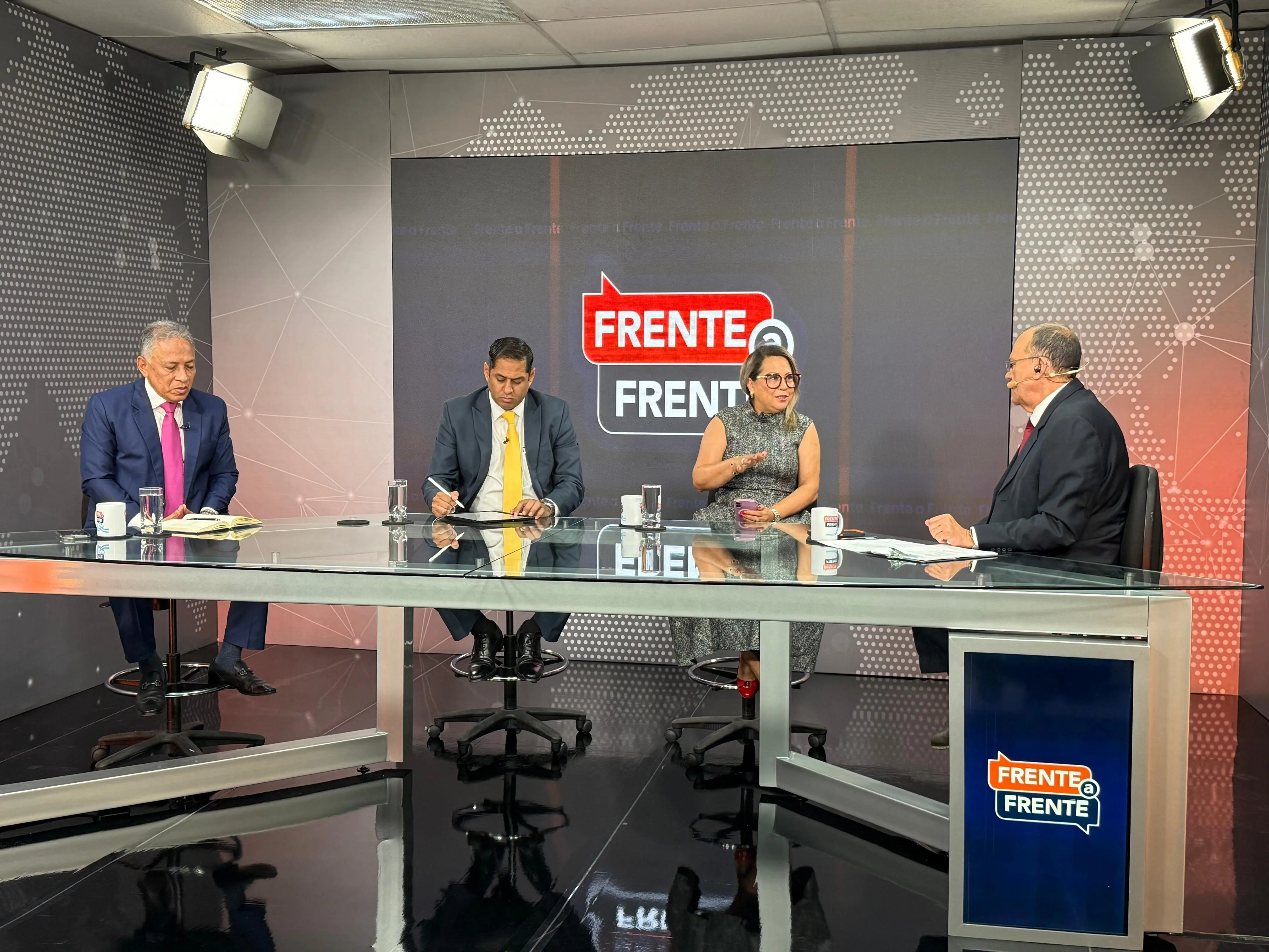 INVITADOS DE FRENTE A FRENTE
