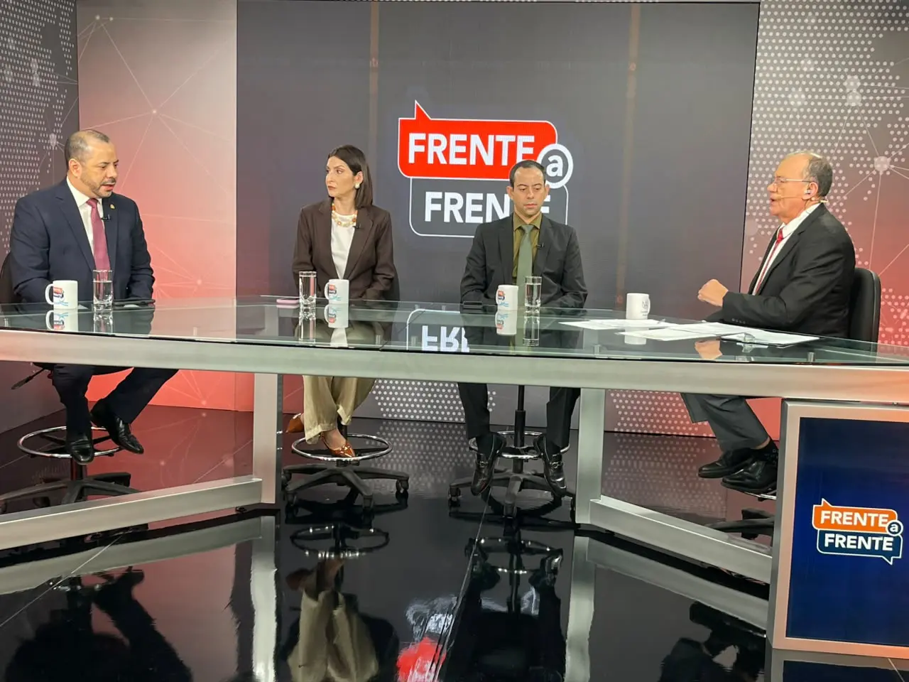 INVITADOS DE FRENTE A FRENTE