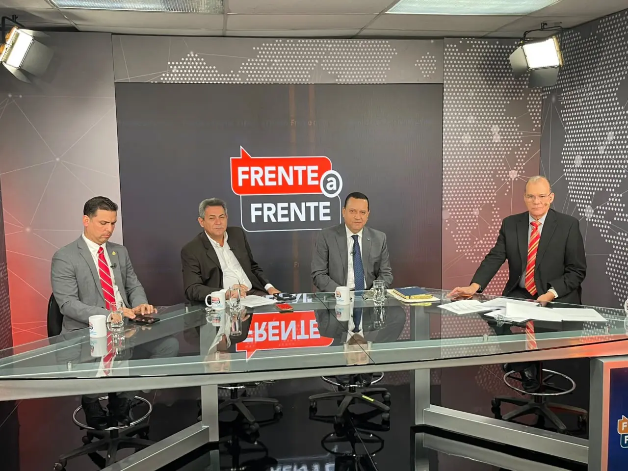 INVITADOS DE FRENTE A FRENTE
