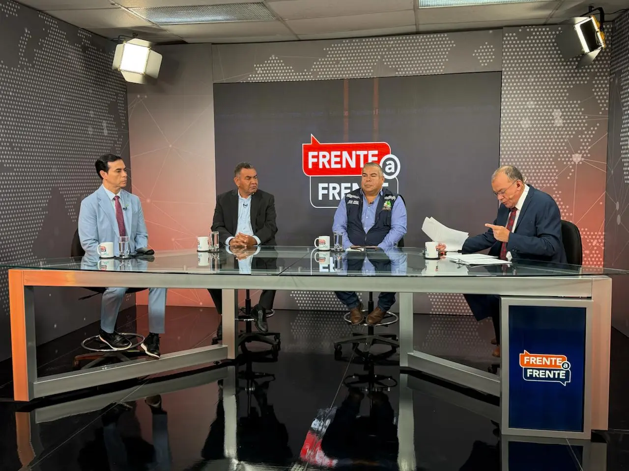 INVITADOS DE FRENTE A FRENTE