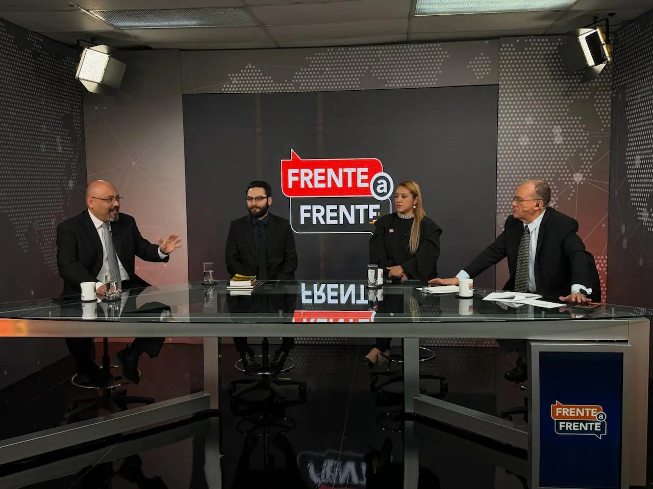 INVITADOS DE FRENTE A FRENTE