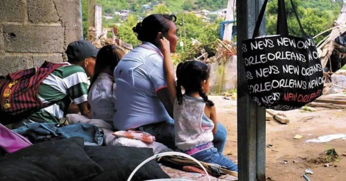 niños mujer campo