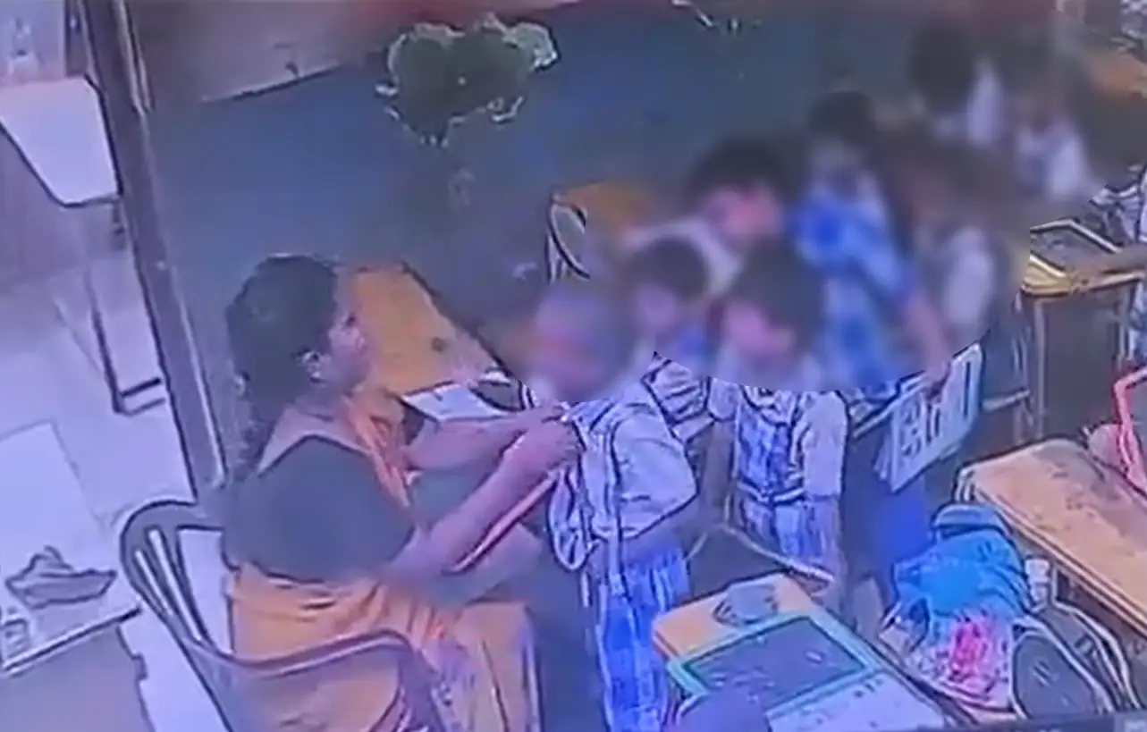 Niño muere luego que maestra lo cacheteó en India