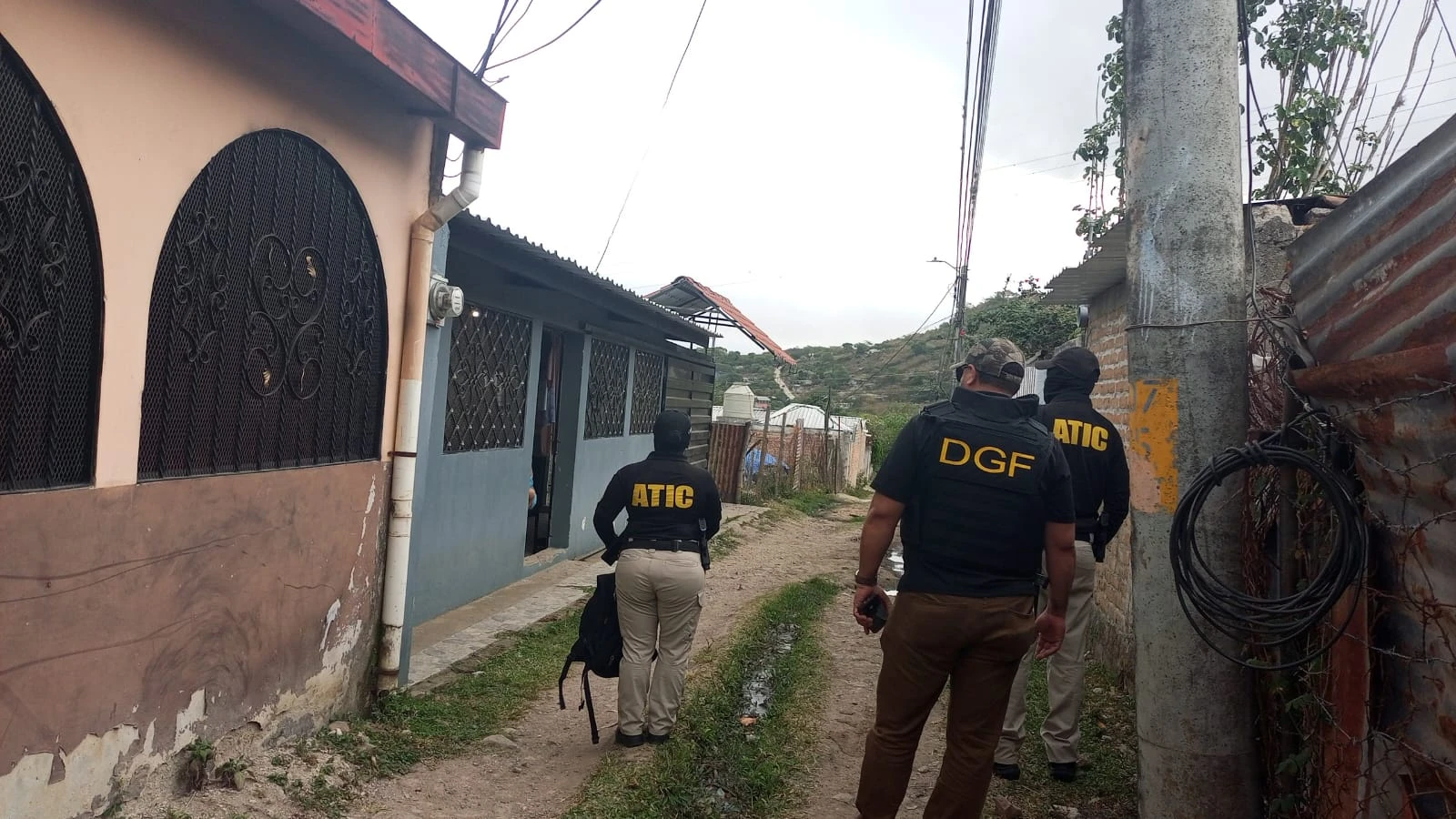 Foto de agentes del MP