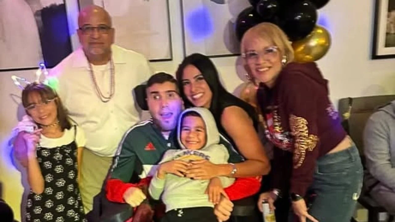 Prichard Colón en vida junto a su familia.
