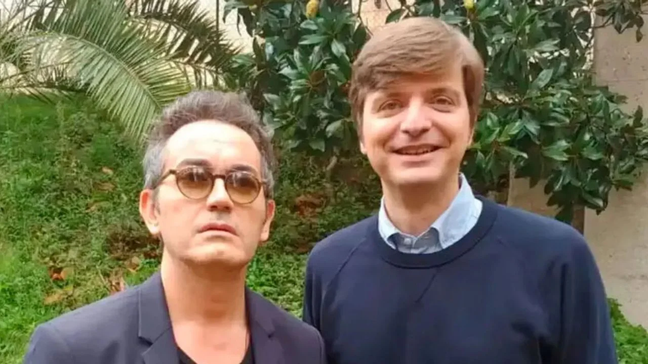 Fotografía de Marc Giró y su pareja Santi Villa.