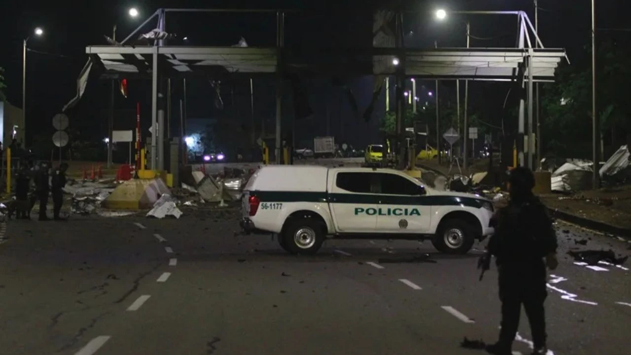 Atentado en Colombia: explosión de camión bomba deja al menos 11 heridos Imagen de Atentado en Colombia: explosión de camión bomba deja al menos 11 heridos