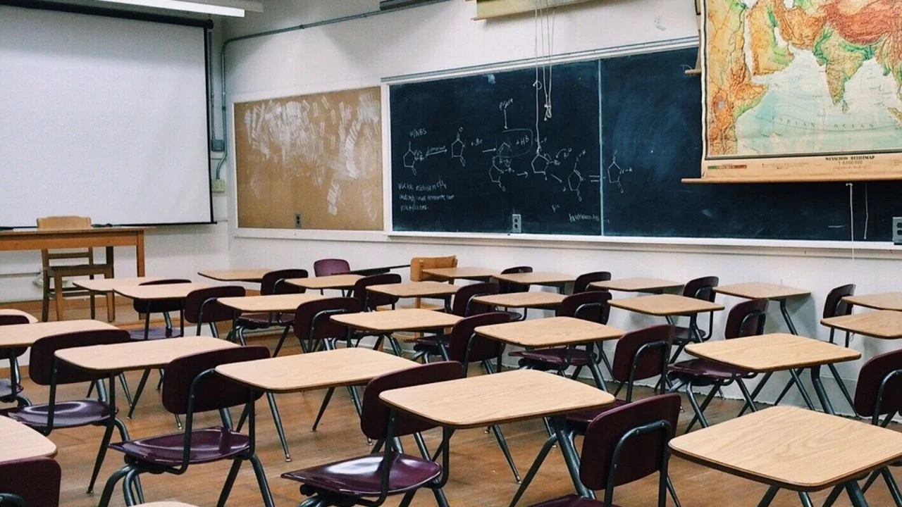 Exhiben a docente por conductas inapropiadas; lo separan del cargo Imagen de Exhiben a docente por conductas inapropiadas; lo separan del cargo
