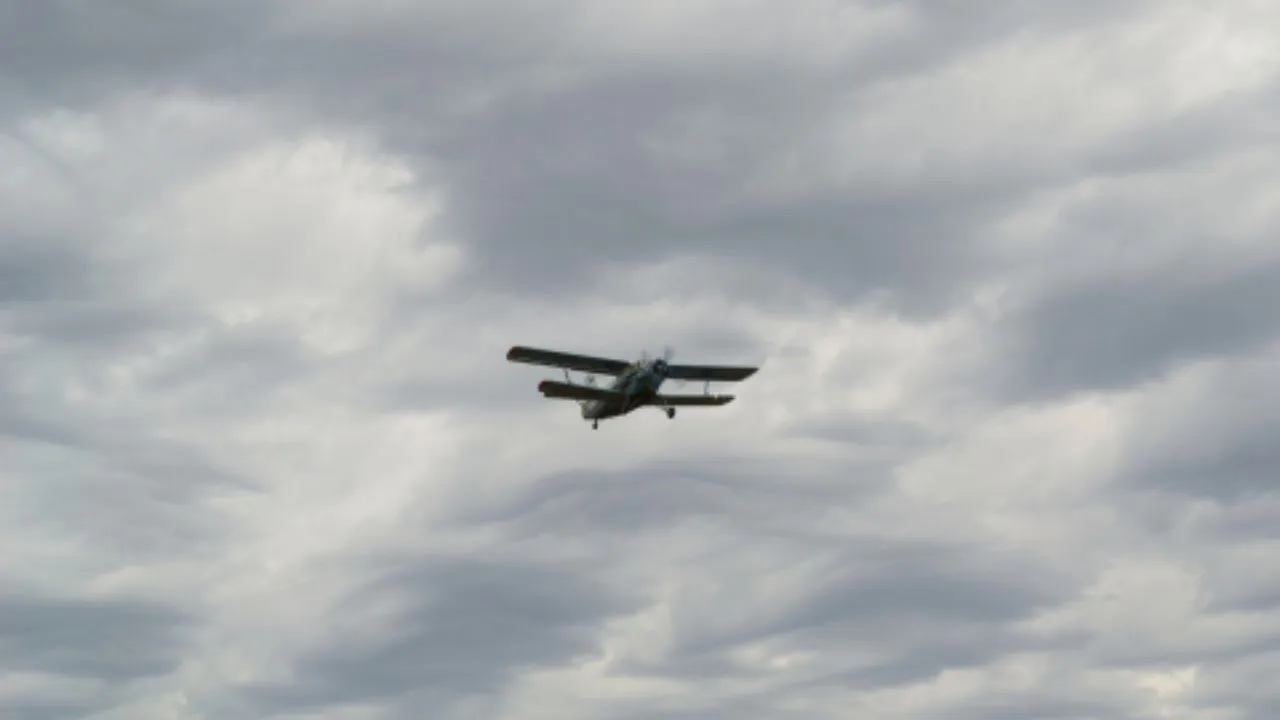Imagen de Avión cae en una laguna segundos antes de aterrizar; todos murieron