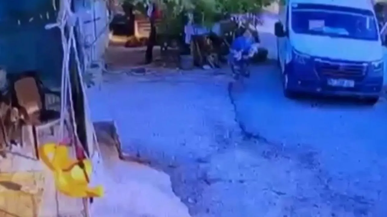 Padre intentó estacionar su carro en reversa; no vio a su bebé y lo atropelló Imagen de Padre intentó estacionar su carro en reversa; no vio a su bebé y lo atropelló
