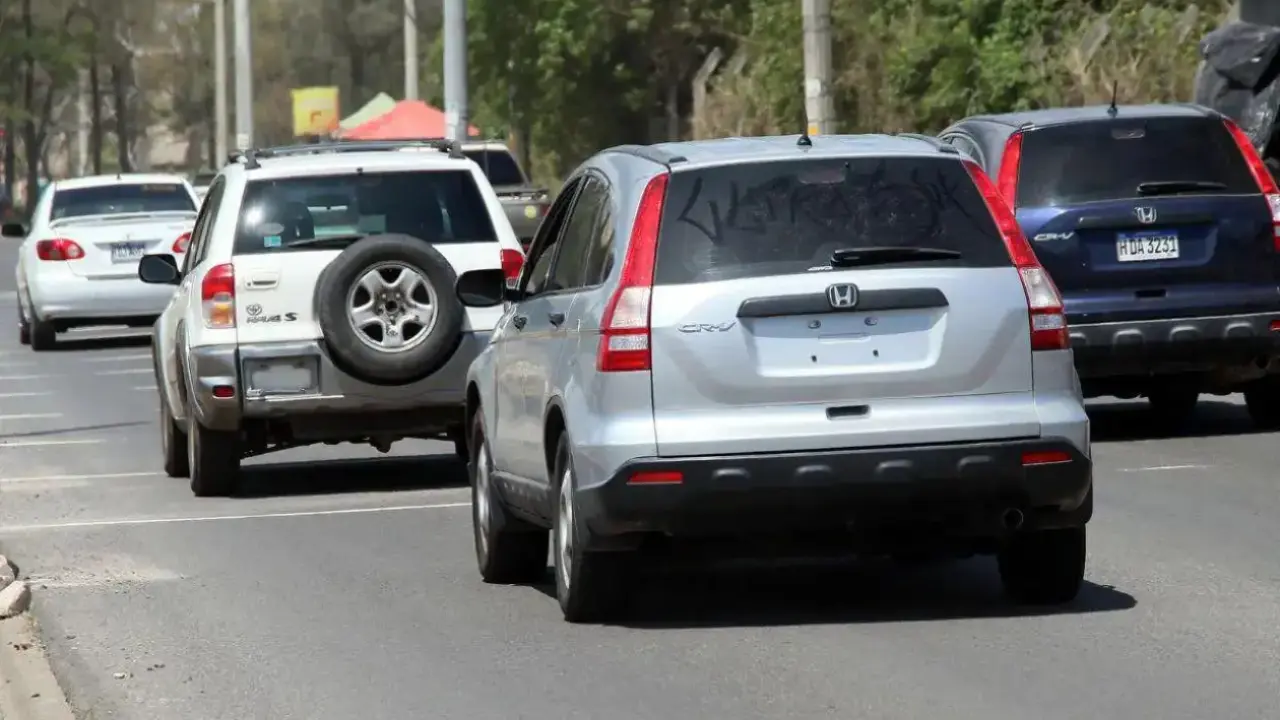 Cerca de un millón de vehículos circulan sin placas; ya hay plazos para entregarlas Imagen de Cerca de un millón de vehículos circulan sin placas; ya hay plazos para entregarlas