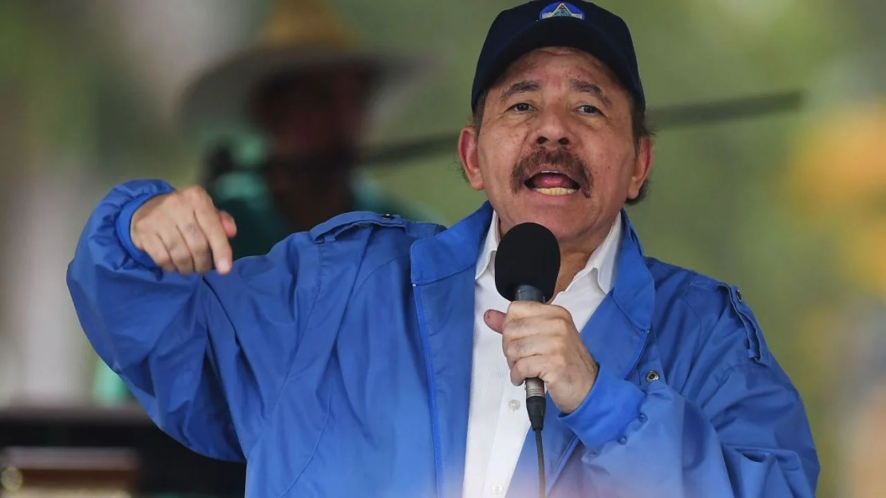 Nicaragua expulsa a estudiante hondureño tras criticar a Daniel Ortega Imagen de Nicaragua expulsa a estudiante hondureño tras criticar a Daniel Ortega