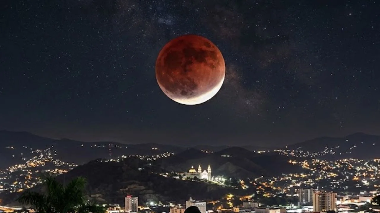 Imagen de Eclipse lunar en Honduras: fecha, hora y cómo ver la Luna roja de agosto