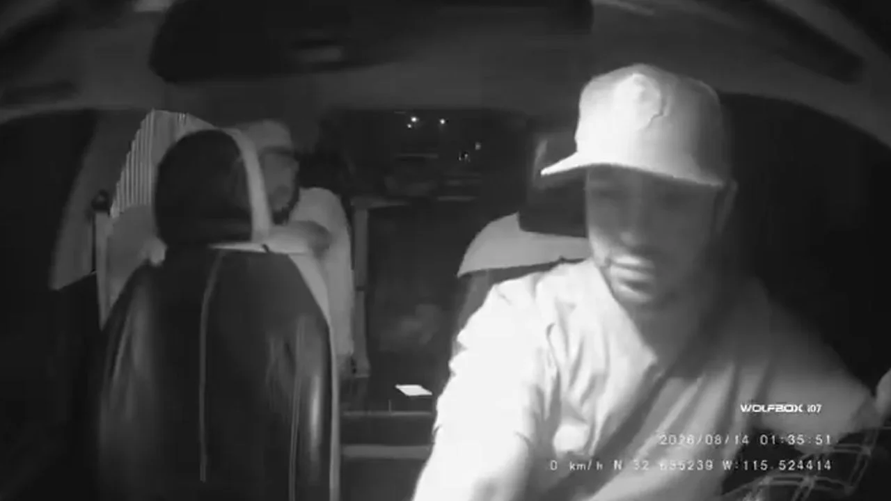 Vídeo: Pasajero se bajó sin pagar de taxi VIP y así se lo cobró el conductor Imagen de Vídeo: Pasajero se bajó sin pagar de taxi VIP y así se lo cobró el conductor