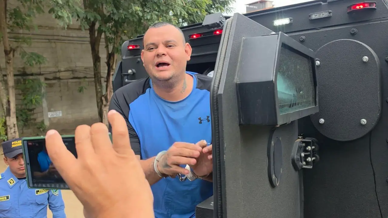 Juzgado toma esta decisión contra tiktoker Urías Lobo que rapó a niño por L500 Imagen de Juzgado toma esta decisión contra tiktoker Urías Lobo que rapó a niño por L500