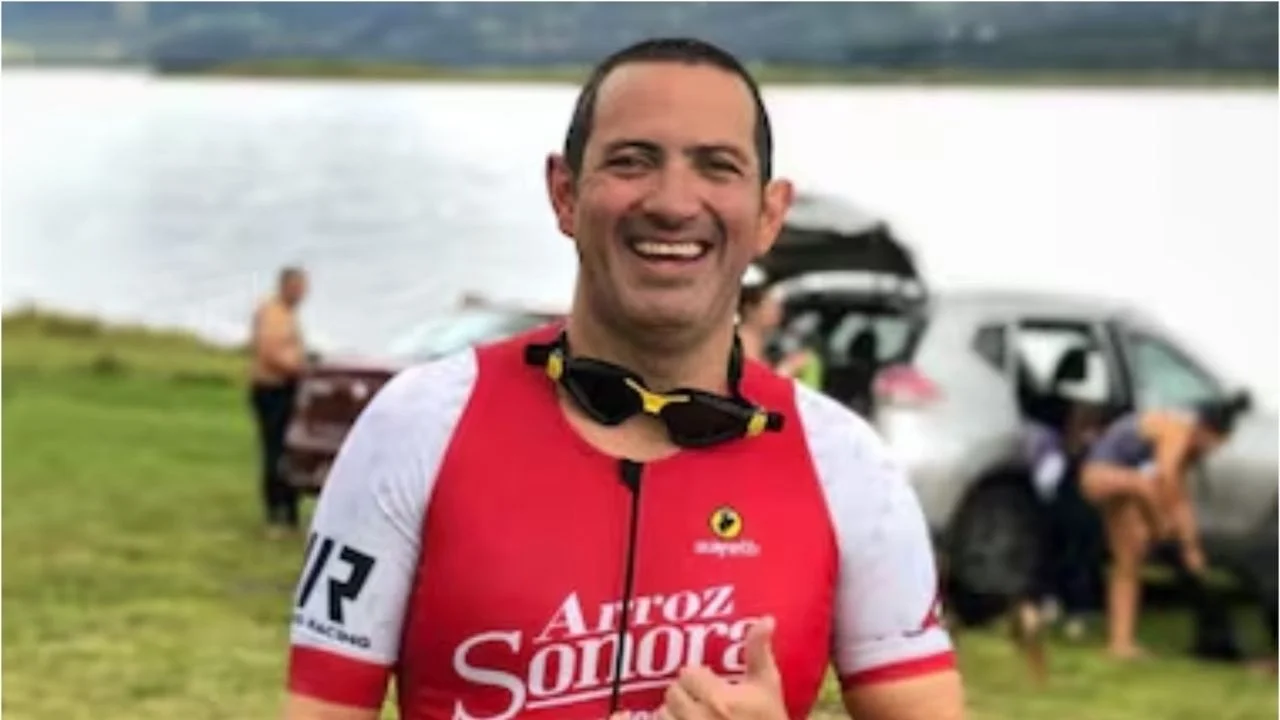 Gustavo Aponte con indumentaria deportiva.