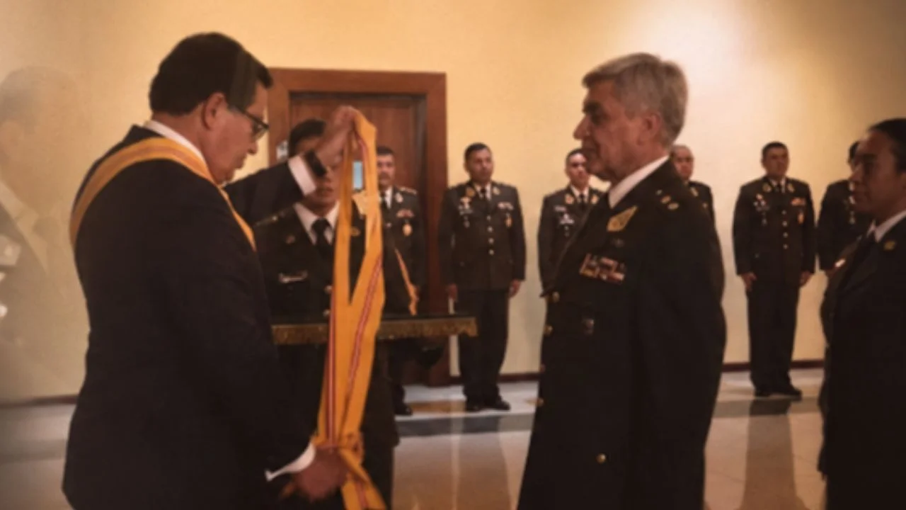 Hugo Cornejo durante una ceremonia oficial.