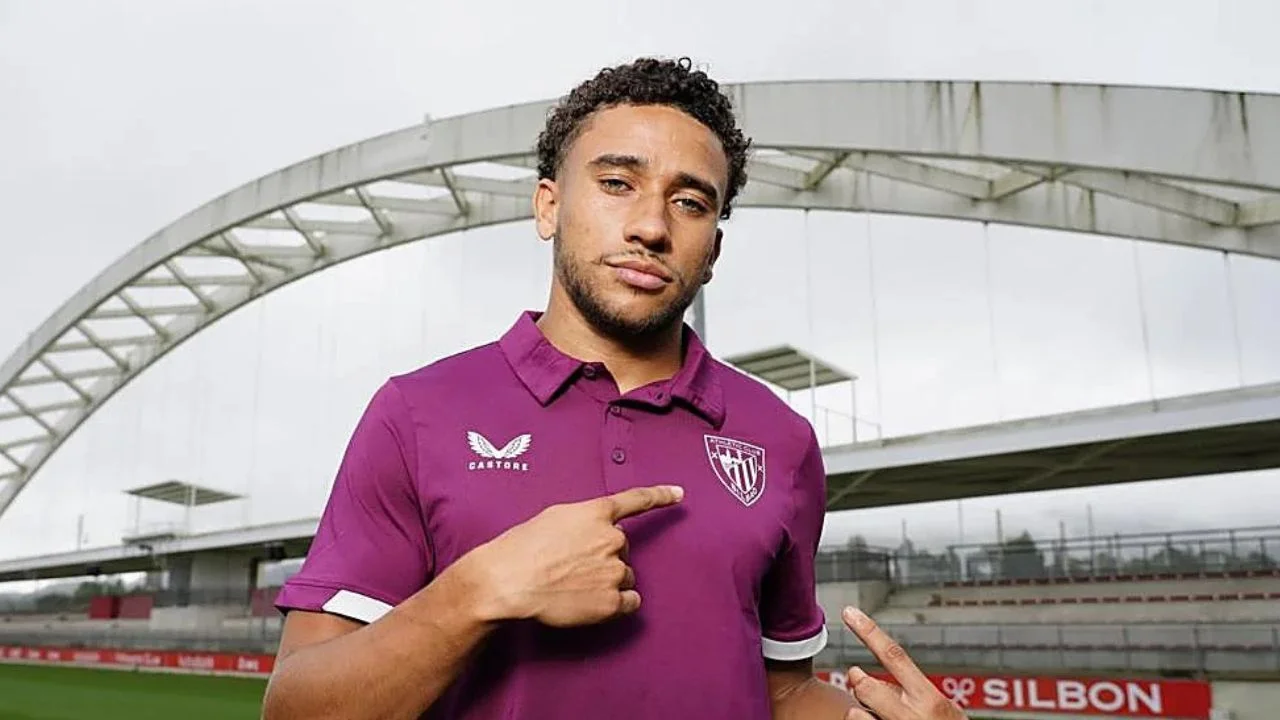 Johaneko Louis-Jean con indumentaria del Athletic Club.