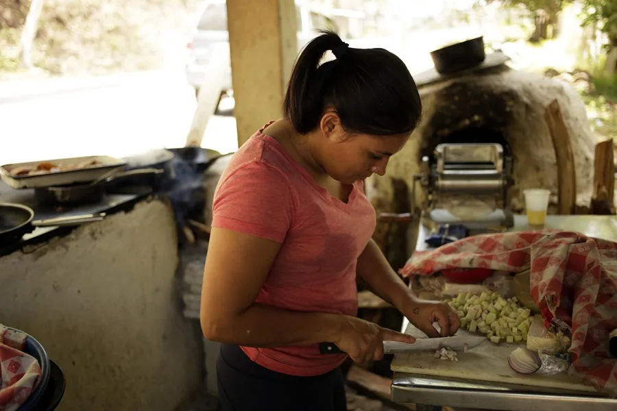 alimentos mujer cocina