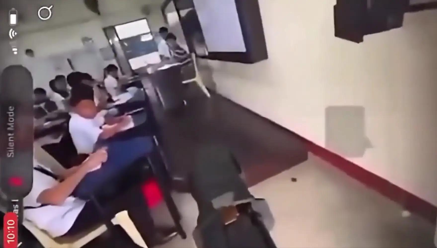 Momento del tiroteo dentro de colegio ejecutada por alumno en Filipinas