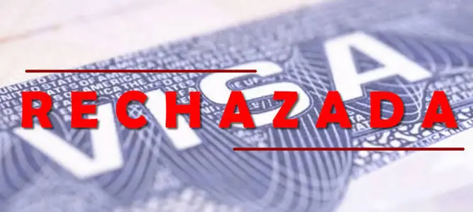 Foto de una visa de Estados Unidos rechazada