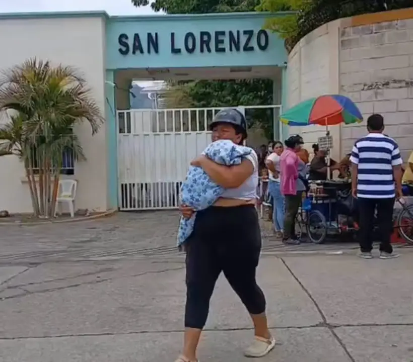 Bebé cae en pila