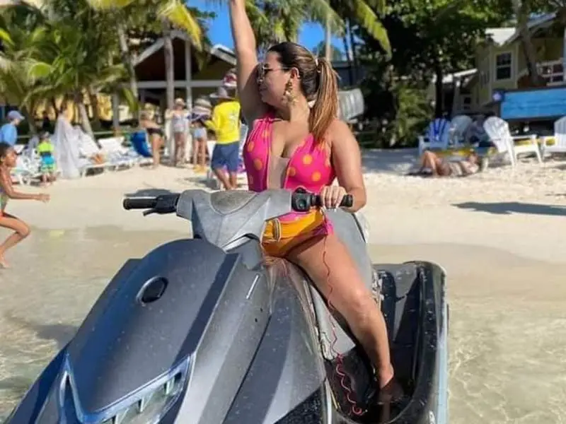 Una de las últimas fotos de Angie Peña, desaparecida en Roatán