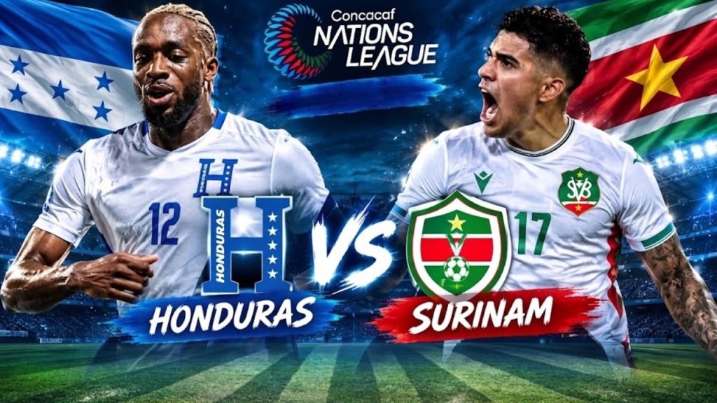 Un jugador de Honduras y otro jugador de Surinam.