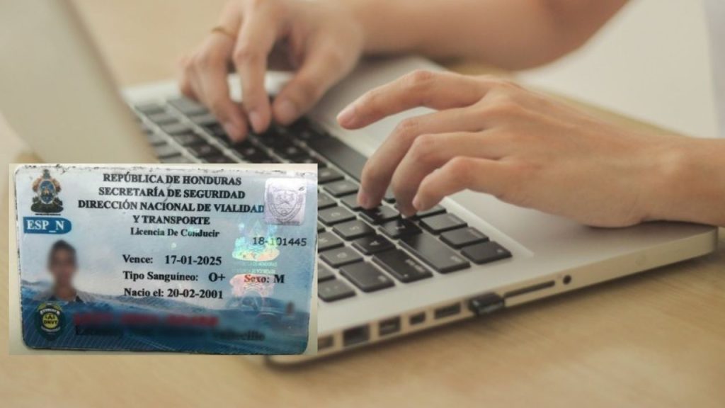 Una licencia y a la par una computadora en un escritorio.