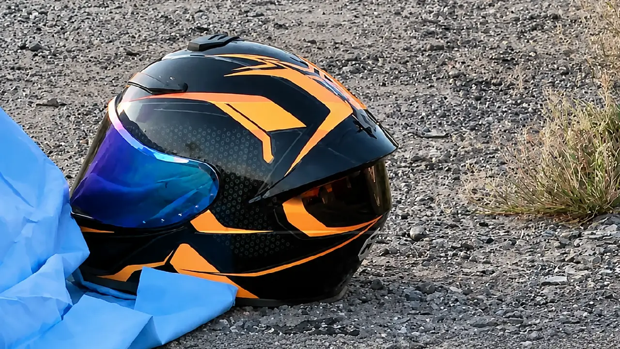 Casco de motociclista asesinado en San Pedro Sula