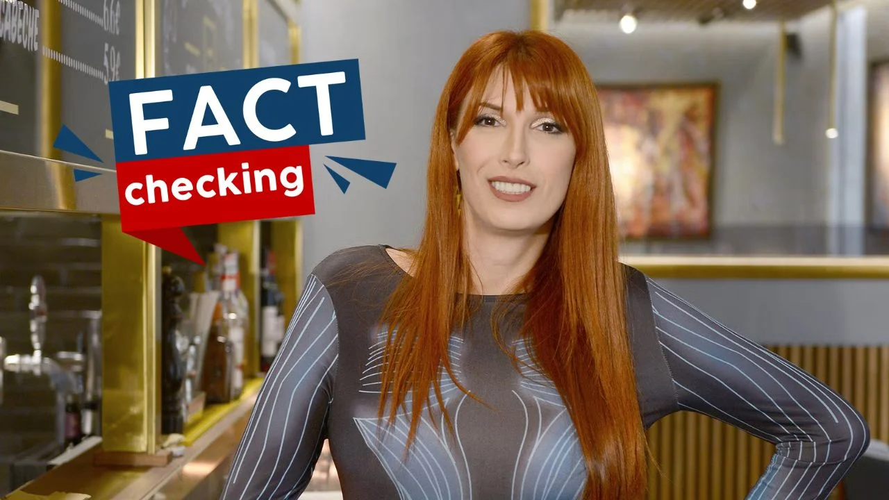 Valeria Vegas con un vestido oscuro y el logo de fact checking de tunota.com