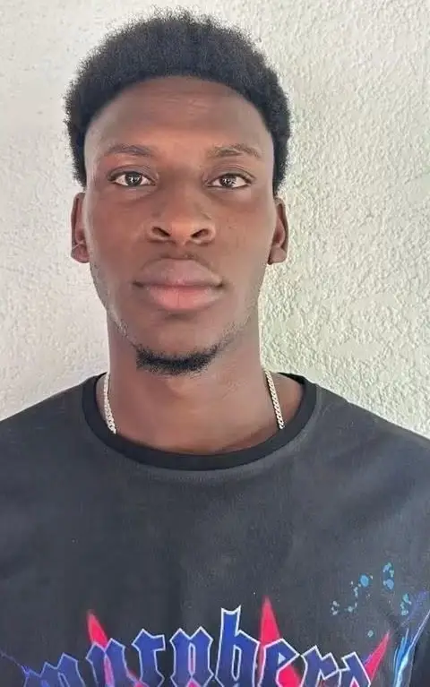 Kenny Bredenskie Martínez Webster, futbolista al que matan en Islas de la Bahía