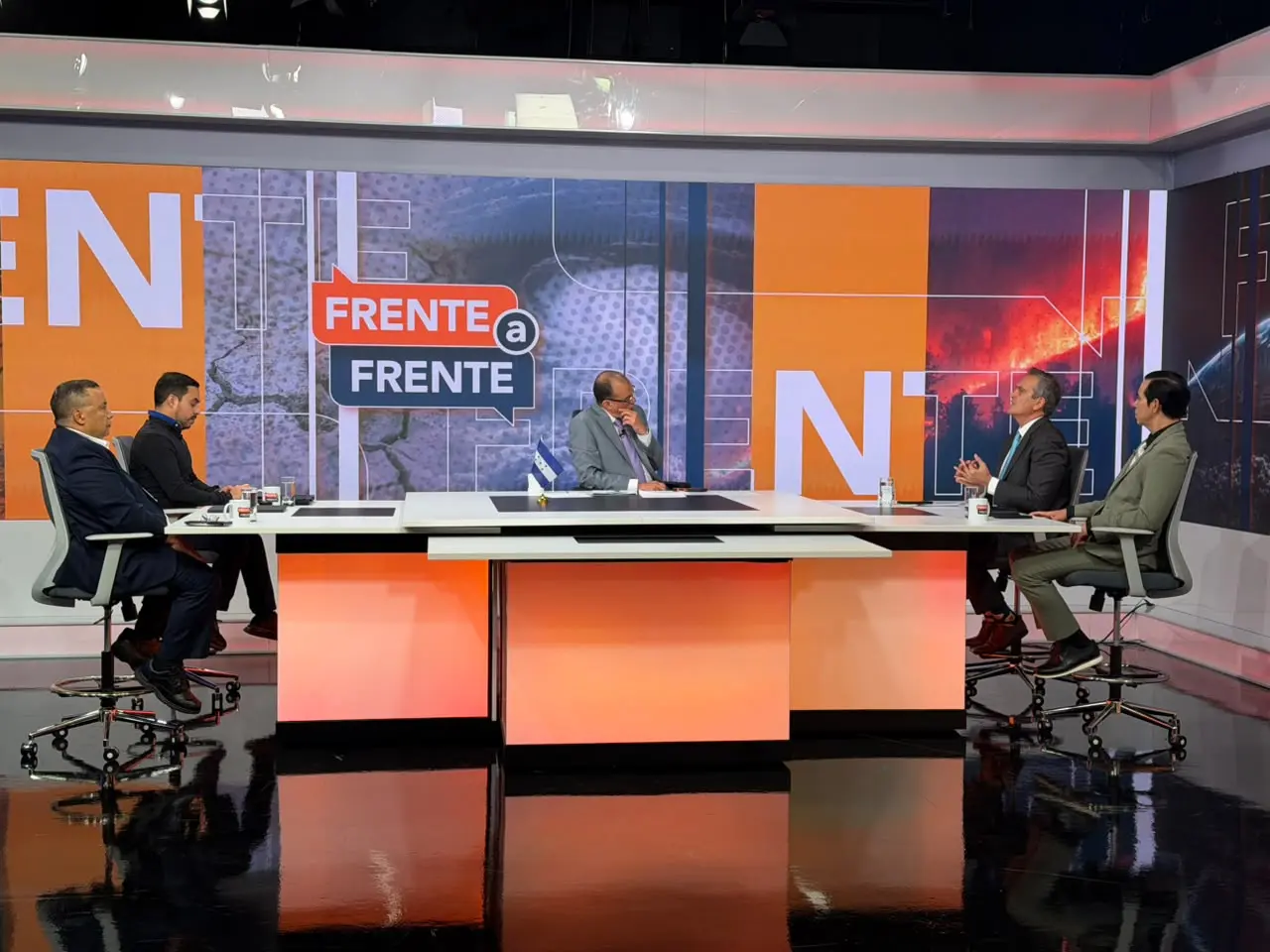 INVITADOS DE FRENTE A FRENTE