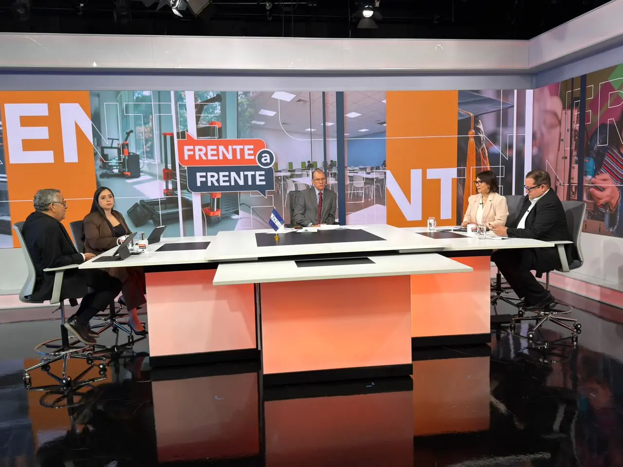 INVITADOS DE FRENTE A FRENTE