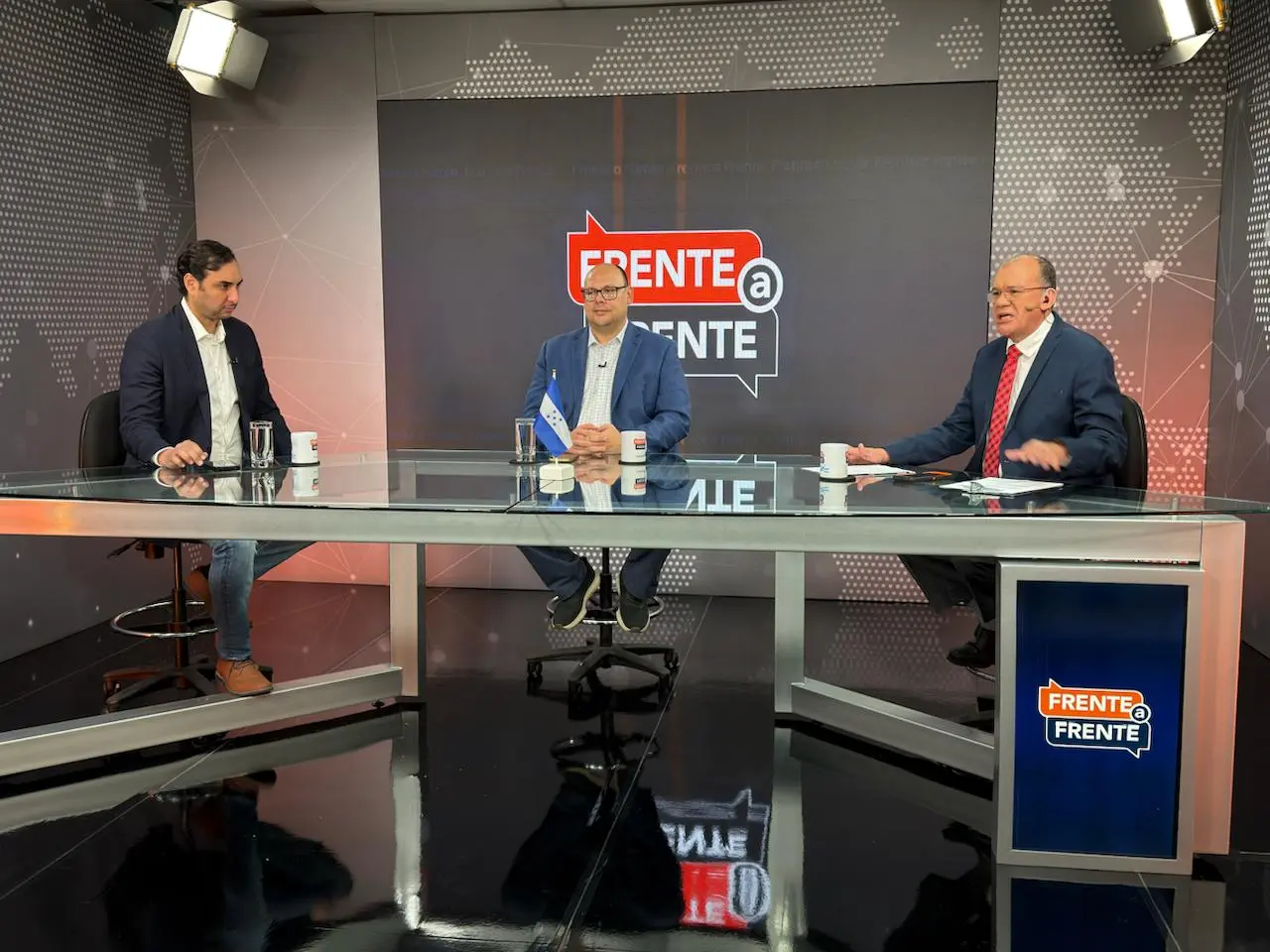 INVITADOS DE FRENTE A FRENTE