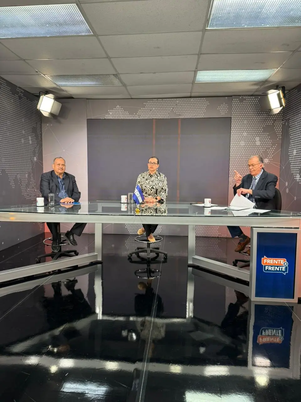INVITADOS DE FRENTE A FRENTE