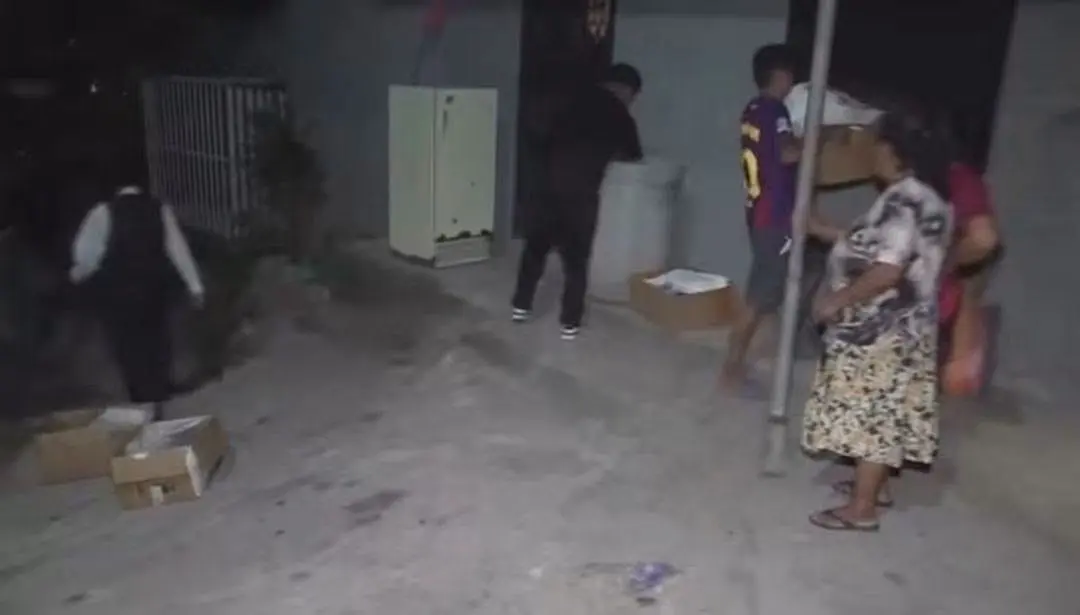 personas saliendo de cassa