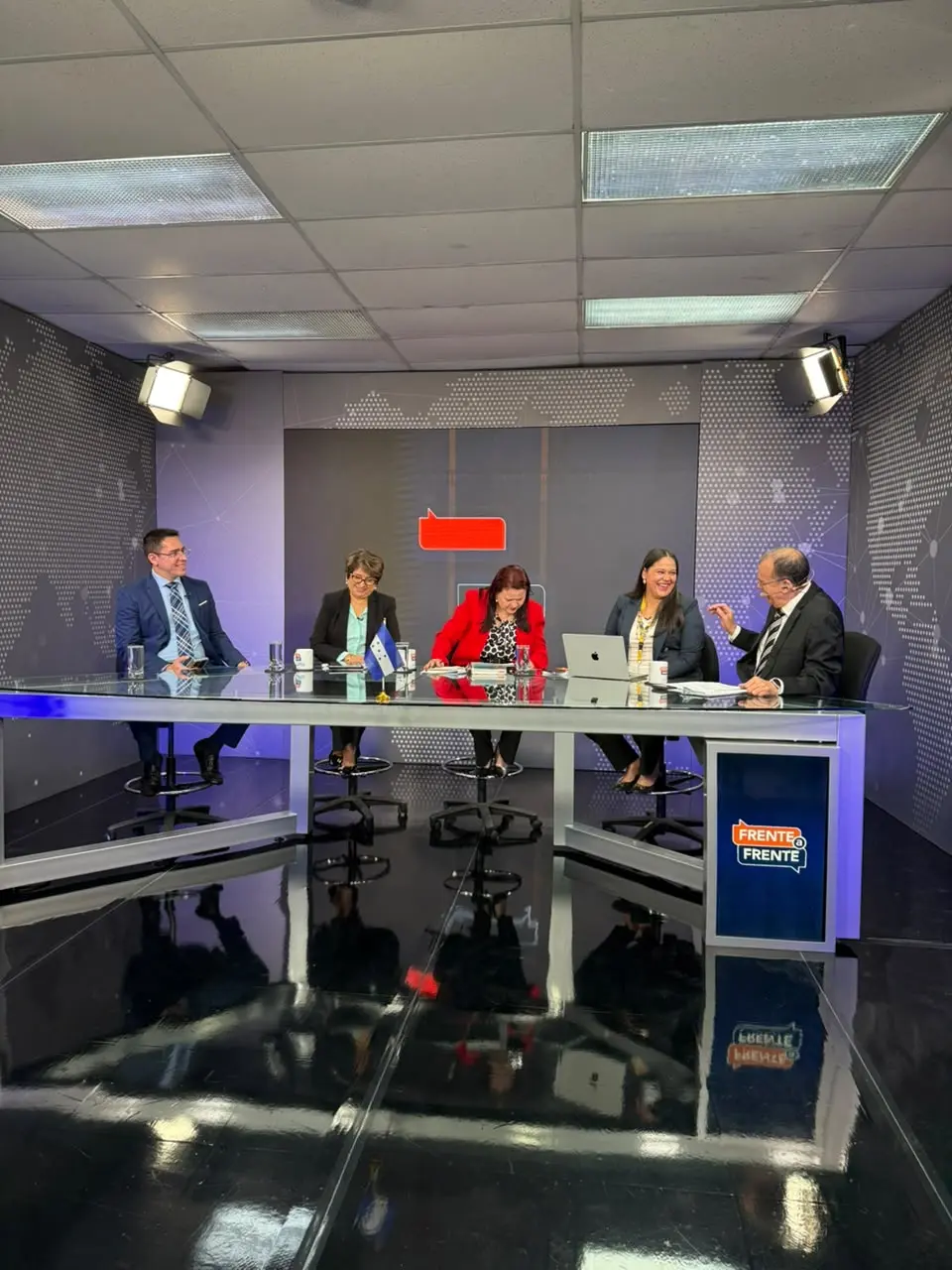 INVITADOS DE FRENTE A FRENTE