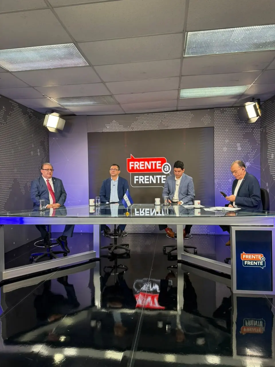 INVITADOS DE FRENTE A FRENTE