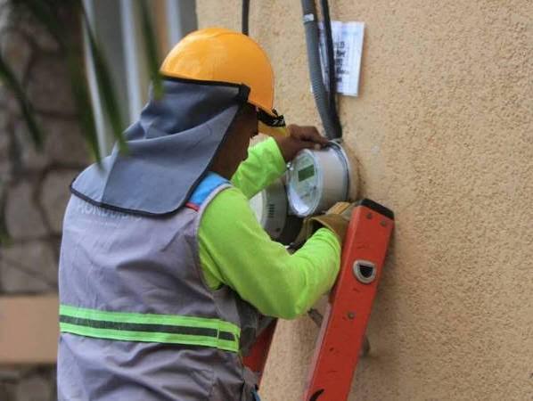 persona hombre trabajo electricidad