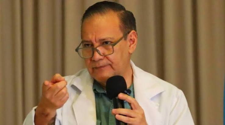 personas medico hombre
