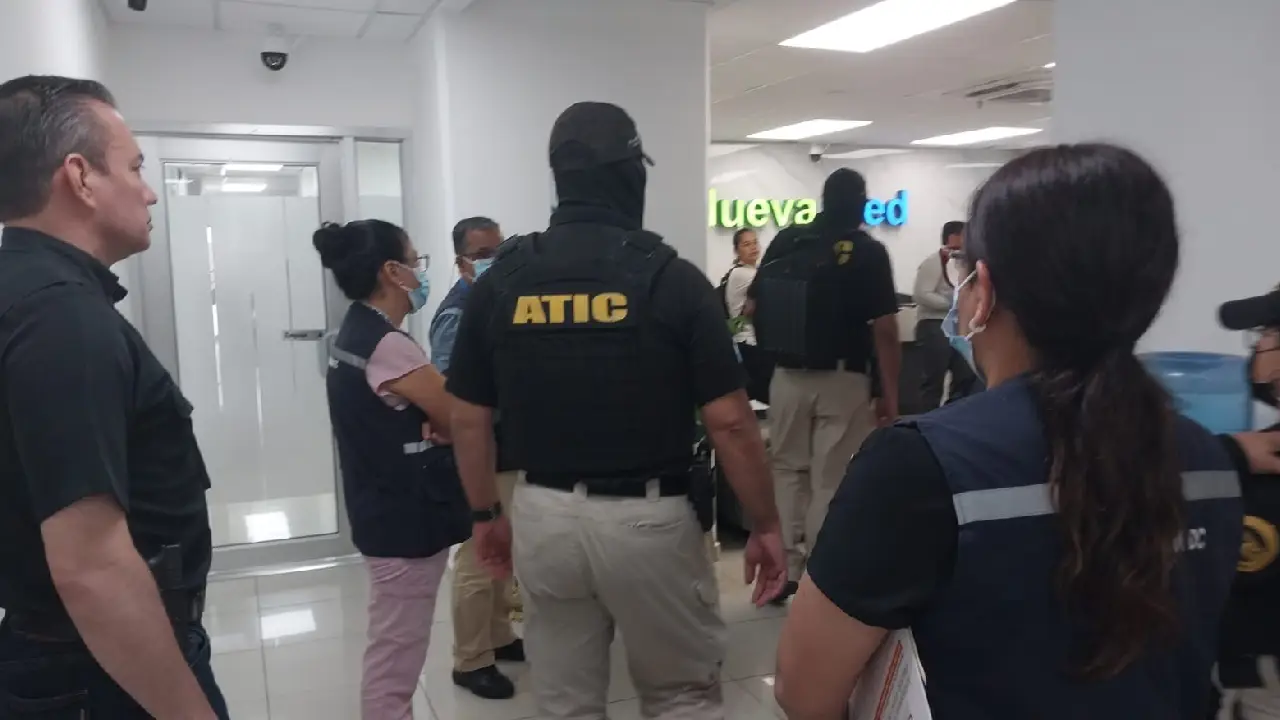 Agentes de la ATIC y fiscales del MP en intervención en Nueva Med 