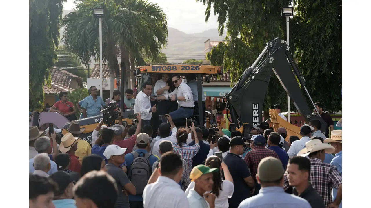 Maquinaria entregada a habitantes de Orocuina, Choluteca.