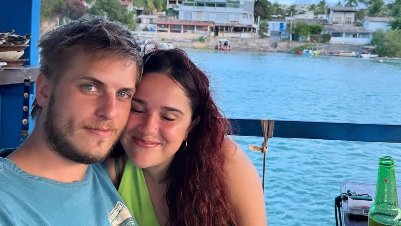 Marcos Aramburu y su pareja Ofelia Fernández.