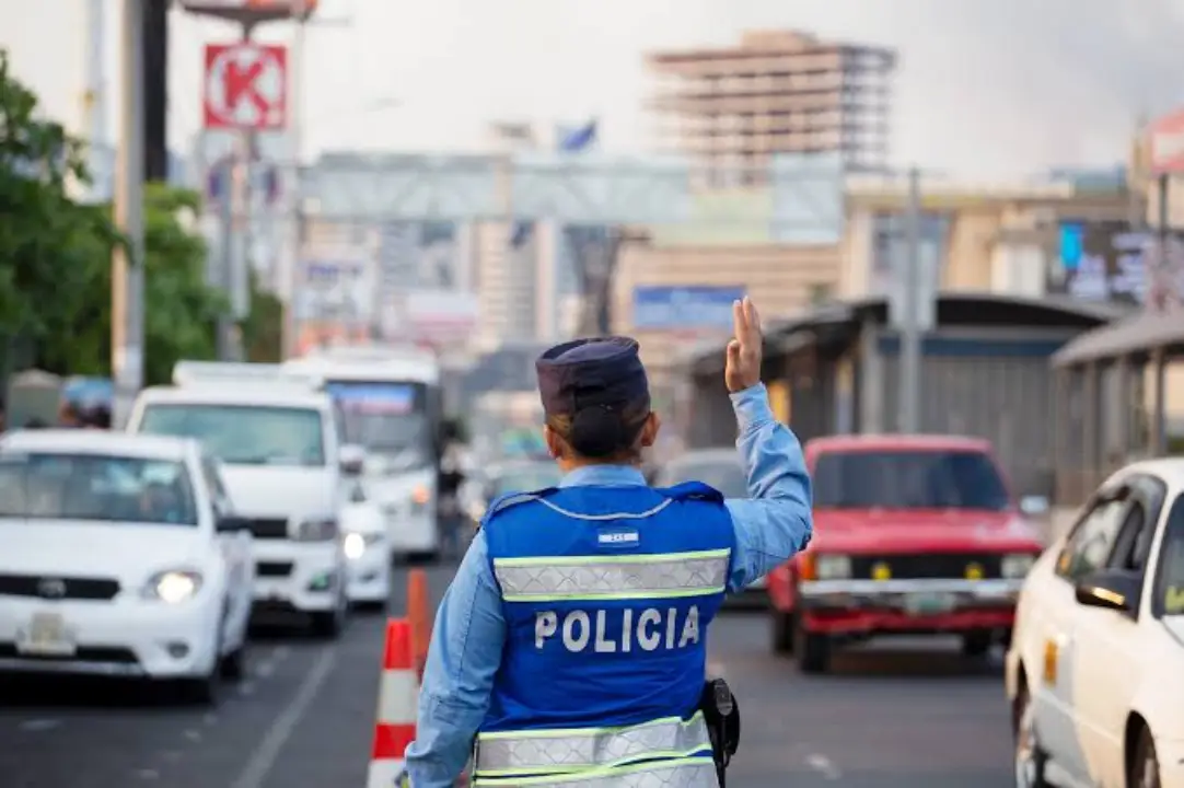 Puede un policía registrar vehículo